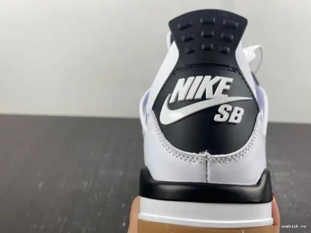 Rep Onekick Nike Air 4 SB x DR5415-100 Jordan 0510